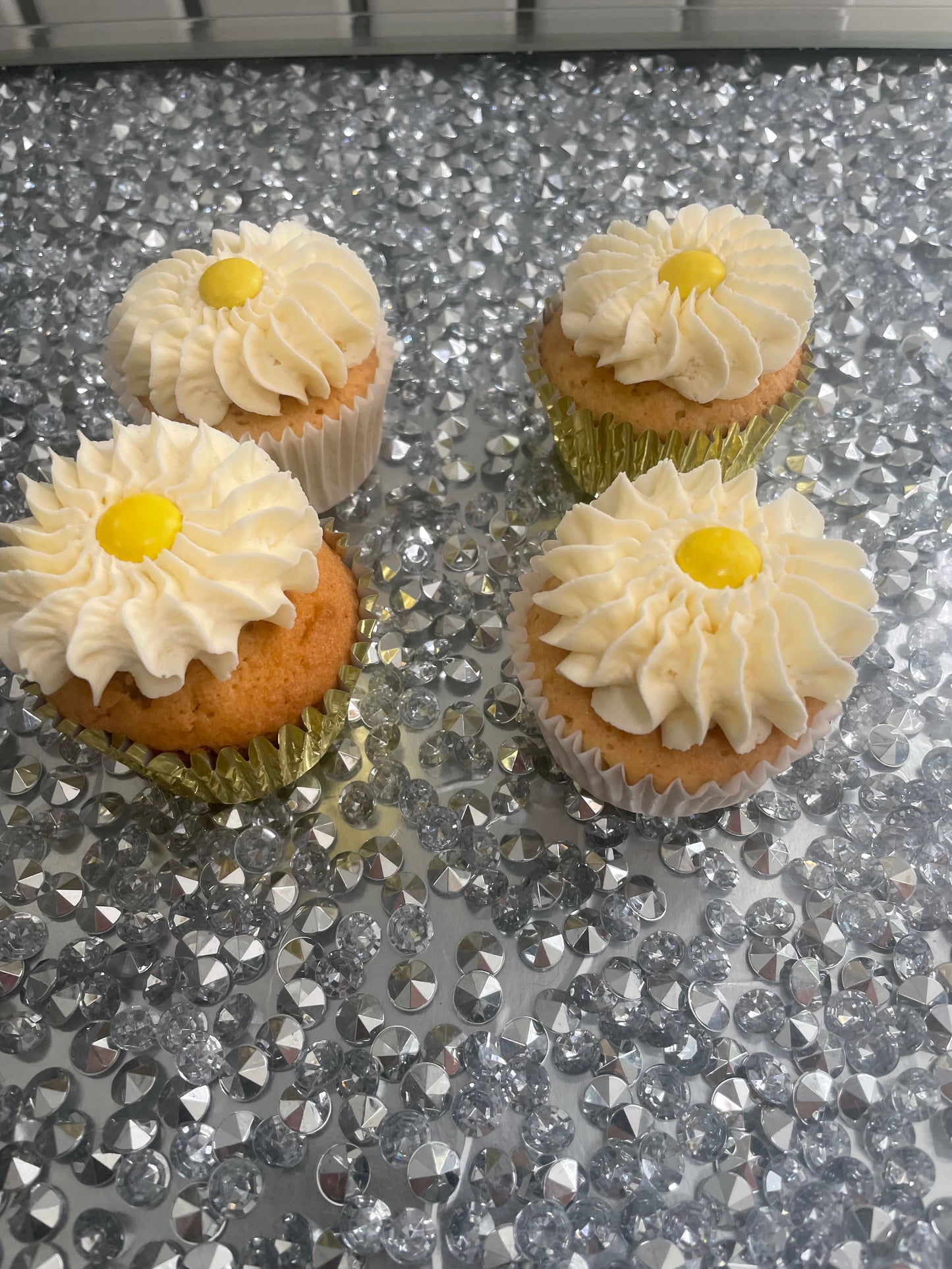 Daisy cupcakes
