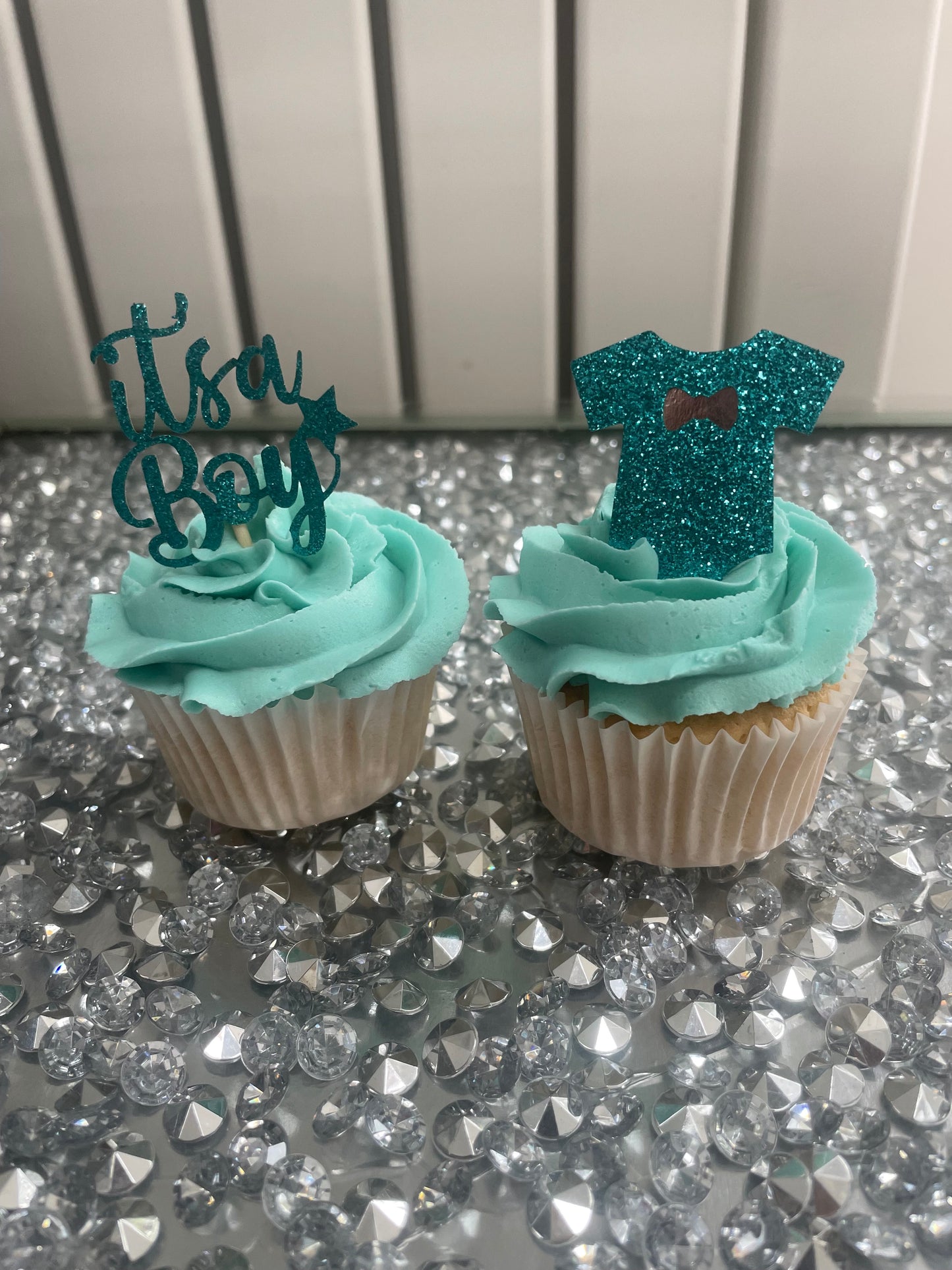 Baby shower cupcakes