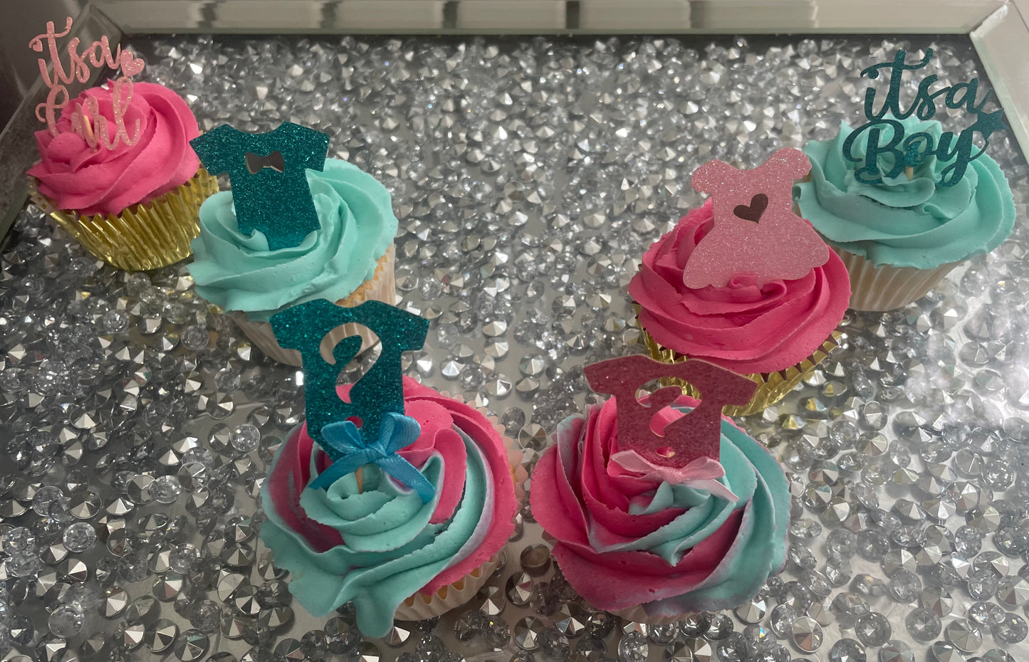 Baby shower cupcakes