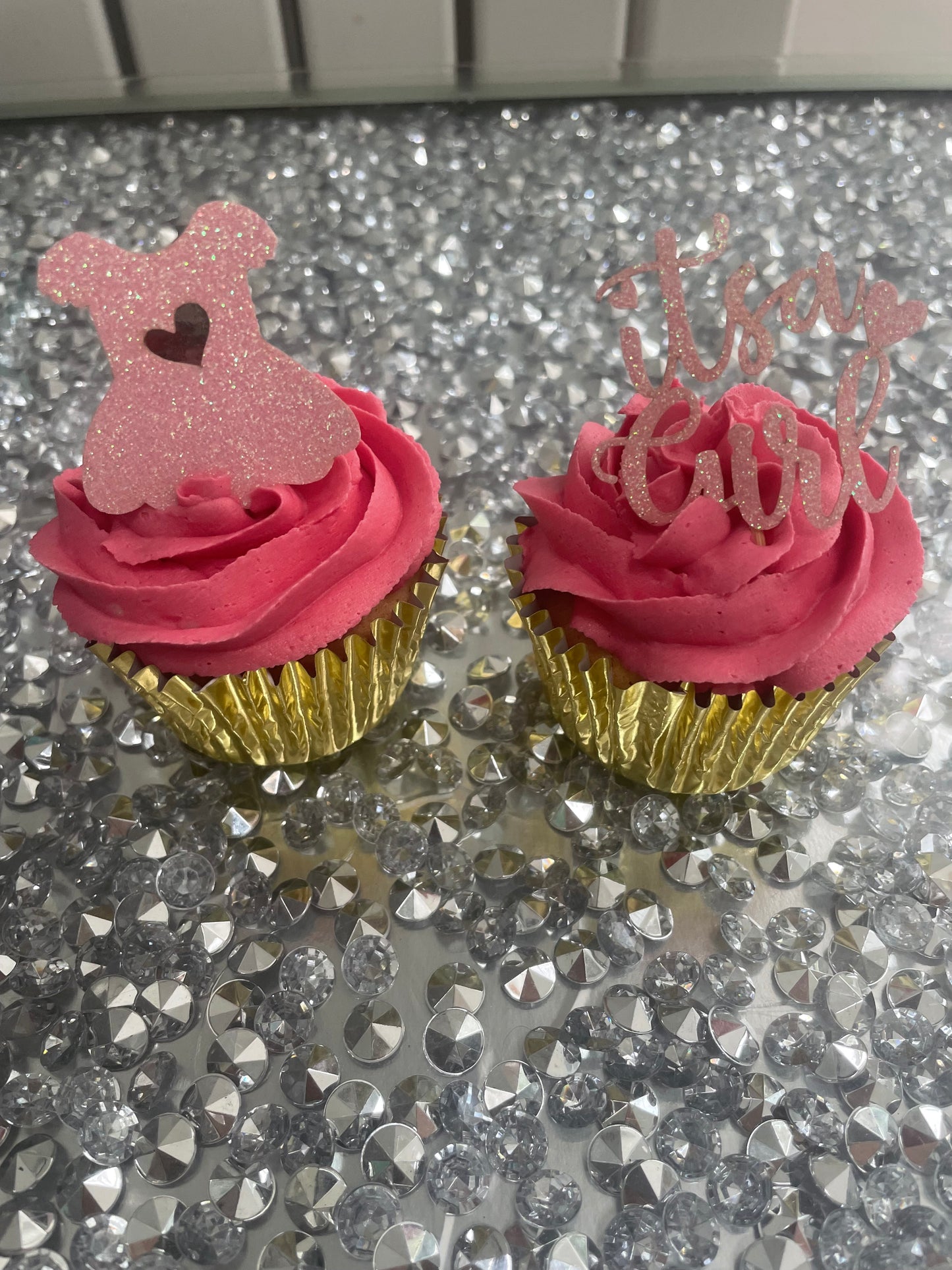 Baby shower cupcakes