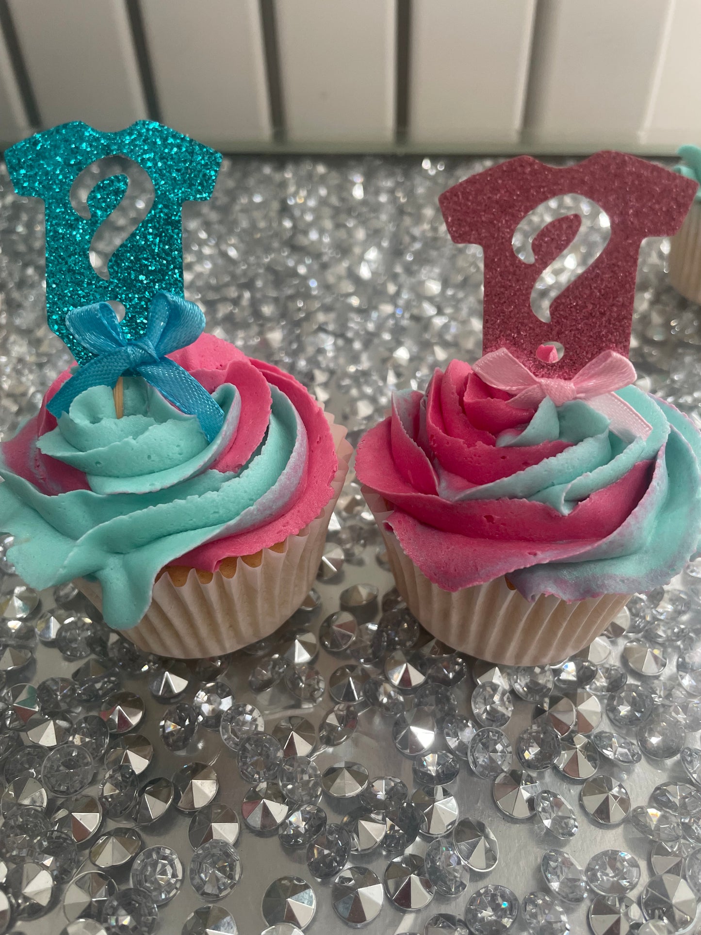 Baby shower cupcakes