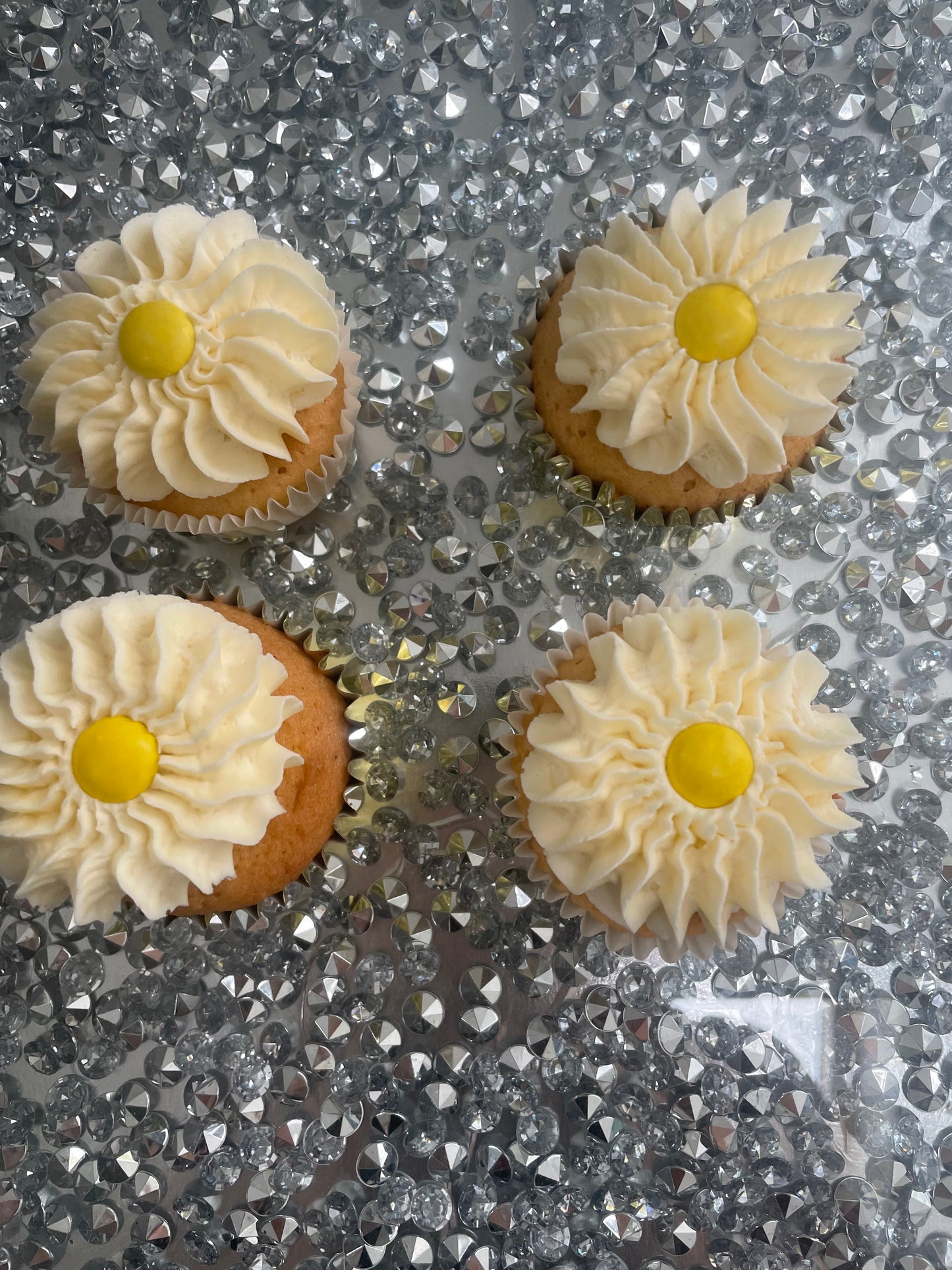 Daisy cupcakes